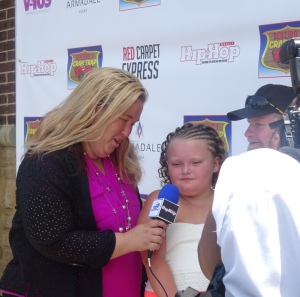 Mama June, Honey Boo Boo and Sugar Bear being interviewed for Hip Hop Weekly