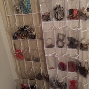 Turned over the door shoe storage bags into accessory storage bags 